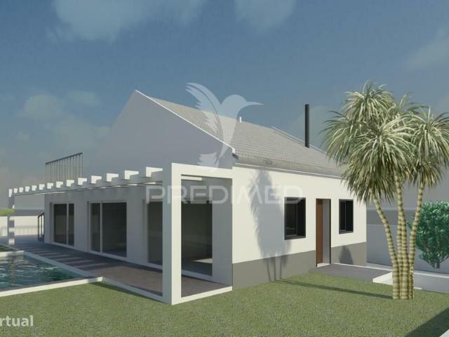 Moradia isolada T3, totalmente remodelada, na Charneca da Caparica