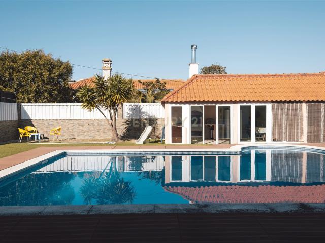 Moradia Isolada T4+2 com Piscina | Lazarim – Charneca da Cap. 238m² Charneca de caparica