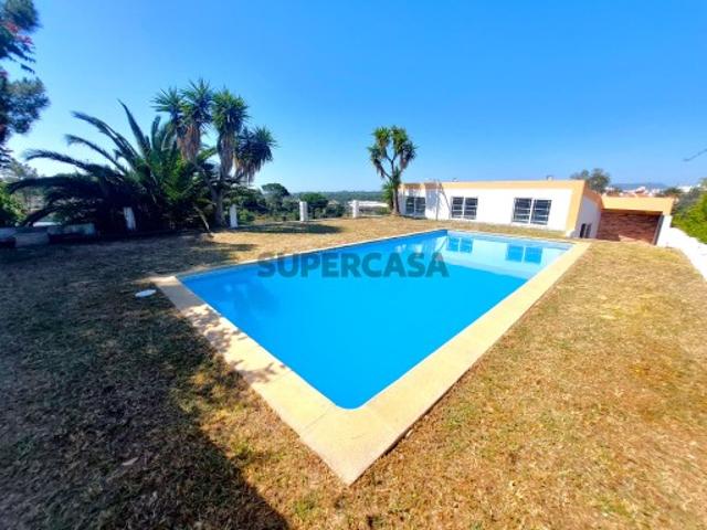 Moradia em Banda T4 c/ Piscina e Garagem. Quinta da Serralheira Setúbal