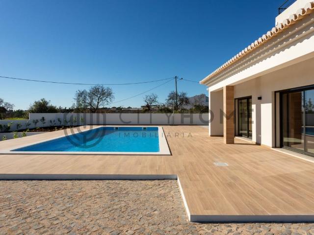Moradia Isolada T4 com piscina e garagem 181m² Lagoa e Carvoeiro
