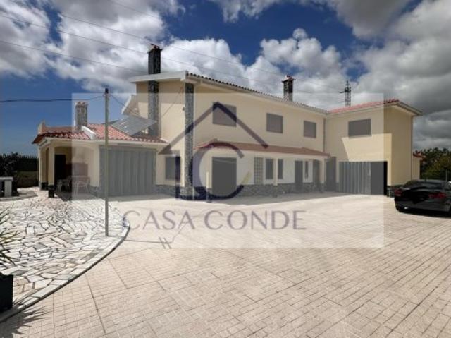 Moradia Isolada T4 com Piscina e Lote de 1.960 m² Courelas da Brava