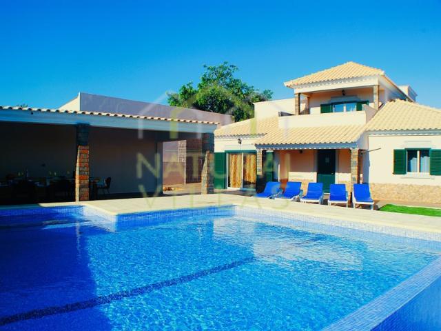 Moradia Isolada T4 com Piscina em Estoi