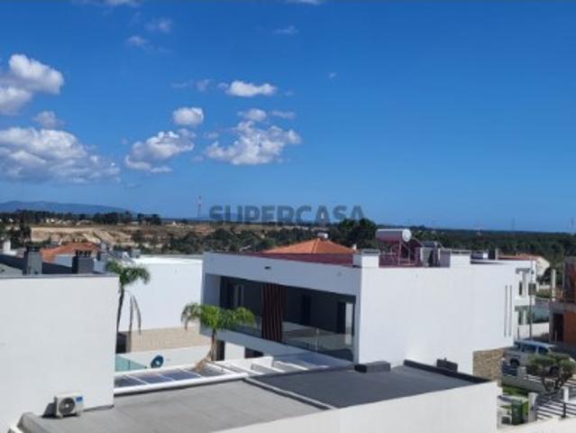 MORADIA ISOLADA | T4 | COM PISCINA | NOVA | VALE DE MILHAÇOS | CORROIOS