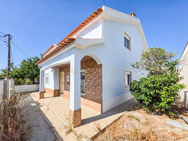 Moradia Isolada T4 com um Quarto no R/C