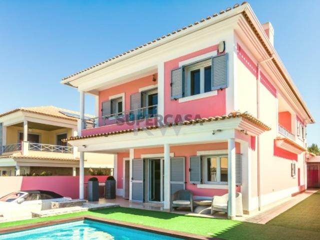 Moradia isolada em Alvide com 199 m²| Terreno com 409 m² com Piscina