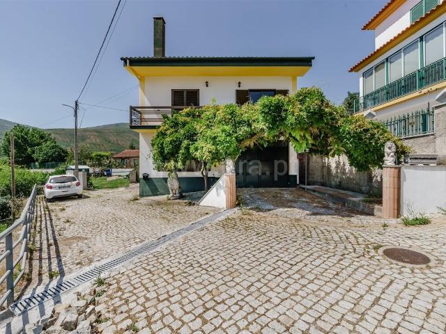 Moradia Isolada T4 / Guarda, Valhelhas
