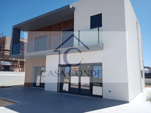 Moradia Isolada T4 Duplex com Piscina | Vendas de Azeitão