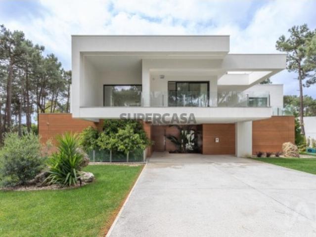 Moradia isolada T4 em Charneca de Caparica e Sobreda