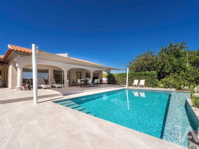 Moradia isolada T4 em Almancil de 335 m²