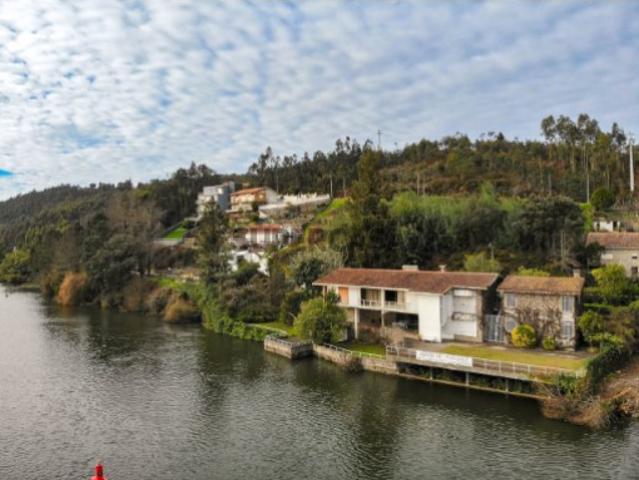 Moradia Isolada em cima do rio