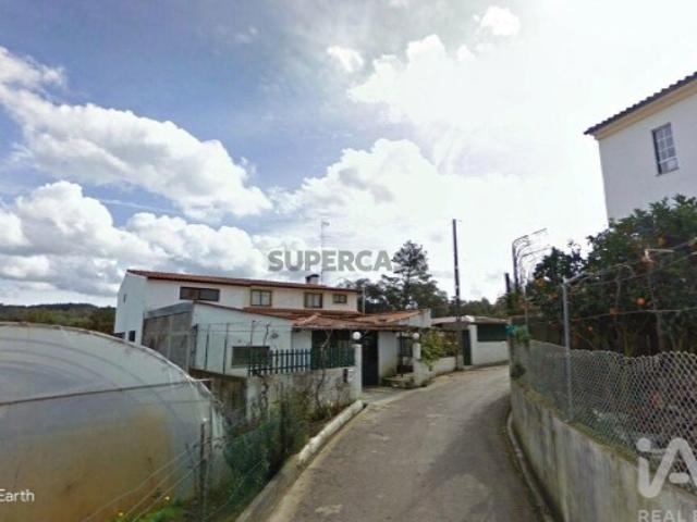 Moradia isolada T4 em Vila Nova de Monsarros de 348 m²