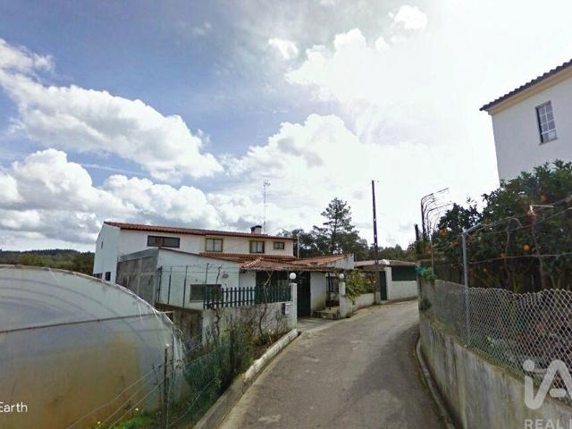 Moradia isolada T4 em Vila Nova de Monsarros de 348 m²