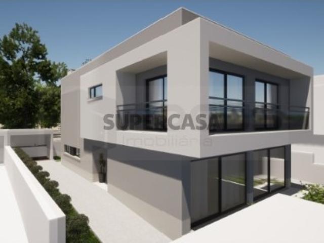 Moradia isolada T4 Esgueira
