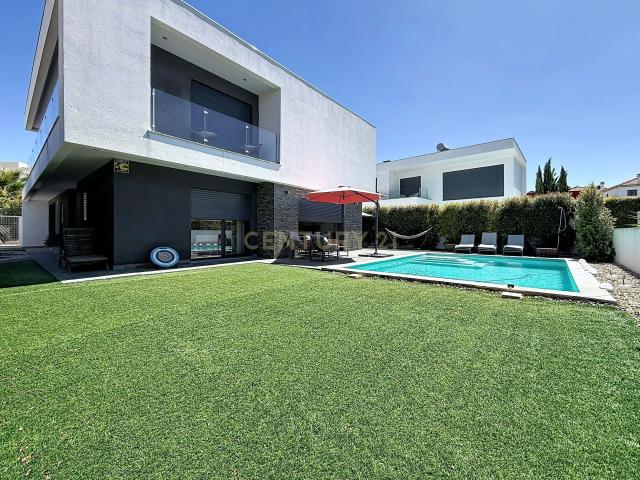 Moradia Isolada T4 Moderna em Quinta Monserrate Charneca de Caparica, Almada