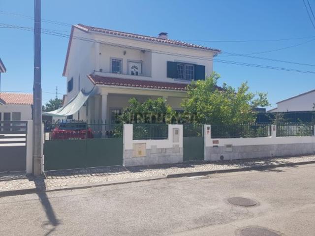 Moradia Isolada T4 na Quinta do Anjo Conforto, Espaço e Eficiência Energética