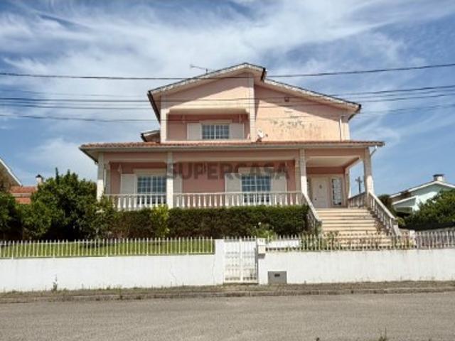 Moradia Isolada T4 para venda na Borralha