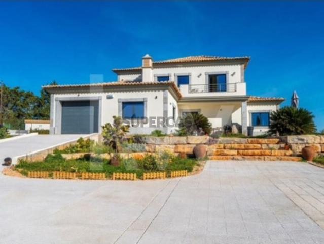 Moradia Isolada T4 pronta a habitar a 7 Km das praias, em Pera Algarve centro