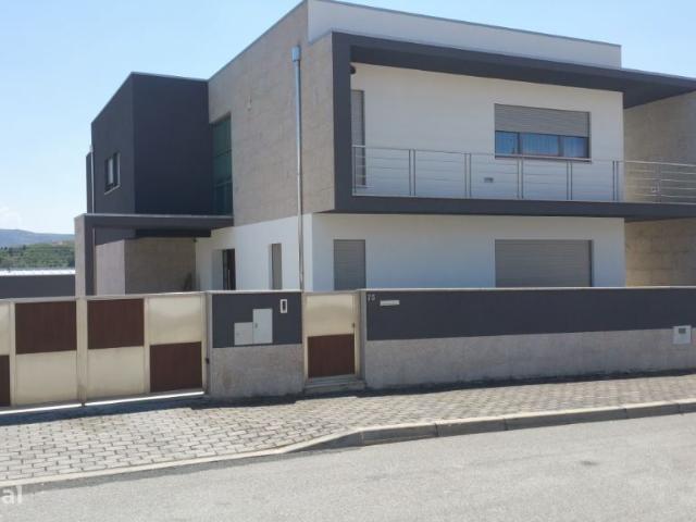 Moradia Isolada T4 Venda em Mirandela,Mirandela
