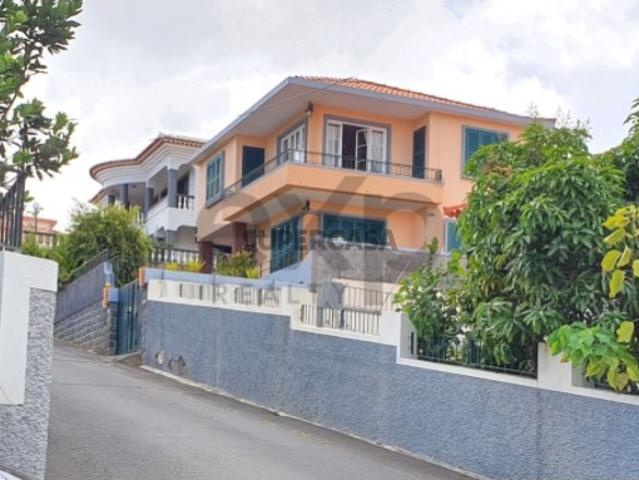 Moradia Isolada T4 Venda em São Martinho,Funchal