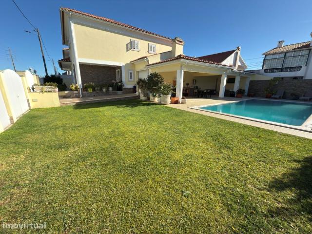 Moradia Isolada T5+1 com Piscina