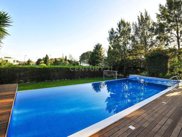 Moradia isolada T5+2 com piscina infinita | Belas Clube de C. 398m² Queluz e belas
