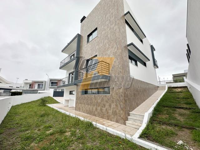 Moradia Isolada T5 Com Cave