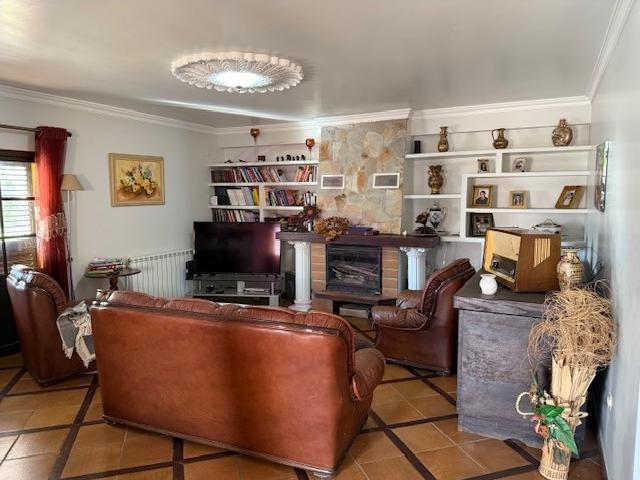 Moradia Isolada T5 com Piscina Interior e Garagem em Albufeira