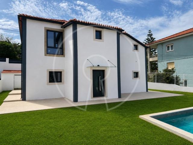 Moradia isolada T5 com piscina, jardim e garagem