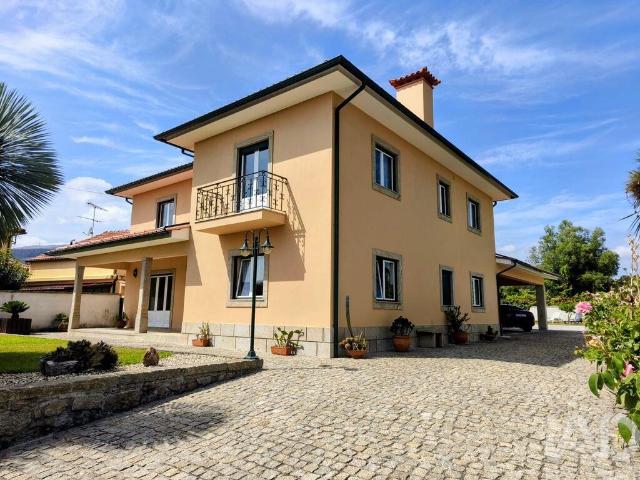 Moradia isolada T5 em São Pedro d'Arcos de 259 m²