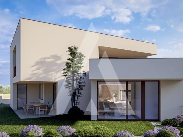 Moradia Isolada T5 em Santa Clara
