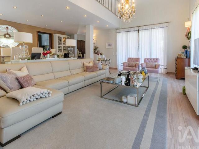 Moradia isolada T5 em Santa Iria de Azoia, São João da Talha e Bobadela de 308,09 m²