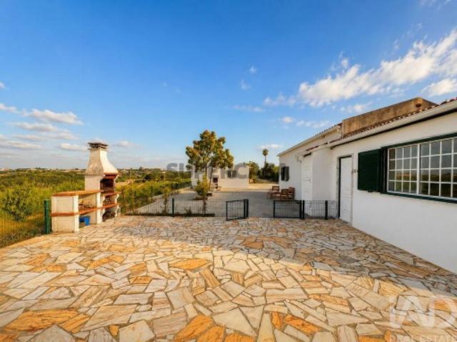 Moradia isolada T5 em Usseira de 295,9 m²