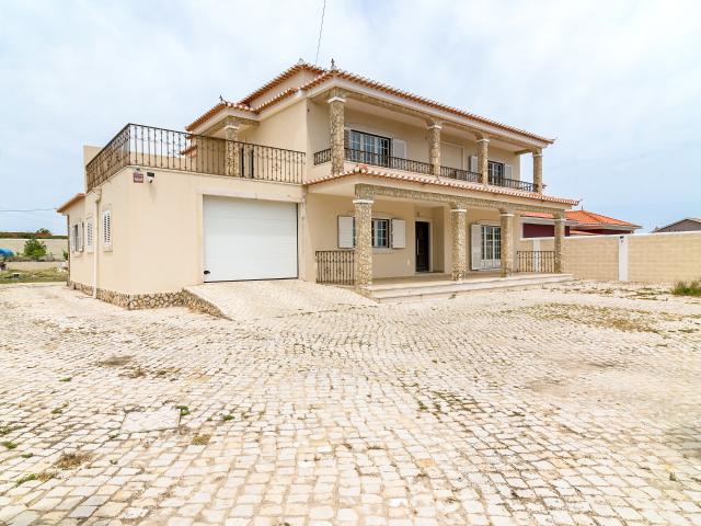 Moradia Isolada T5 em Vila Franca | 314 m² | Lote 1.490 m² | Quinta da Coutada