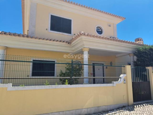 Moradia isolada T5 na Quinta do Hilário com pré instalação de piscina