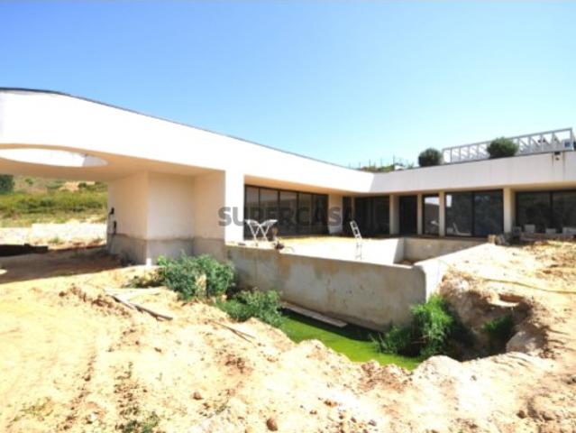 Moradia Isolada T5 na Vila Alegre Fernão Ferro