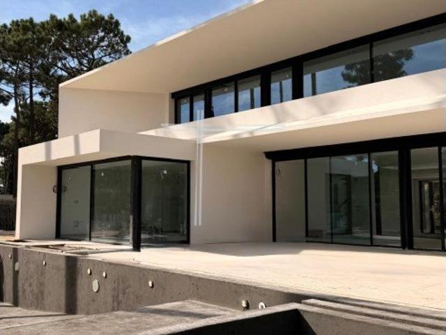 Moradia Isolada T6 com piscina Herdade da Aroeira 400m² Charneca De Caparica
