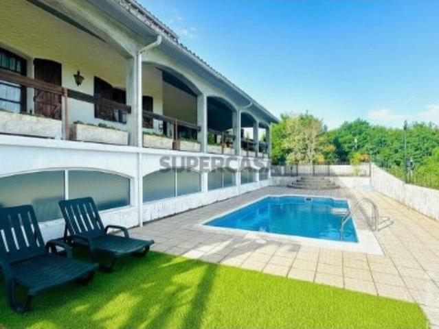 Moradia isolada T6 em Carvalhais e Candal de 261 m²