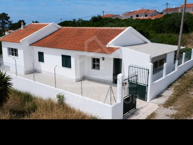 Moradia Isolada T6 Térrea com Cave e Vista Mar