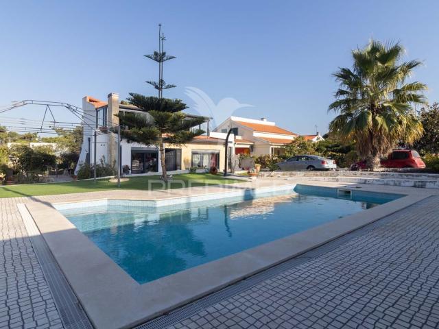 Moradia Isolada Térrea com aproveitamento de sótão e Piscina em Sesimbra