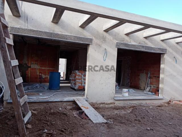 Moradia isolada Terrea T4 Nova com Piscina