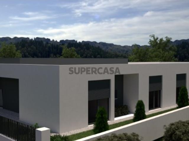 Moradia Isolada Térrea T4 em Brejos de Azeitão Com Piscina