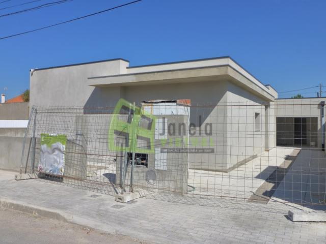 Moradia Isolada Térrea T3+1 em Construção | Fernão Ferro