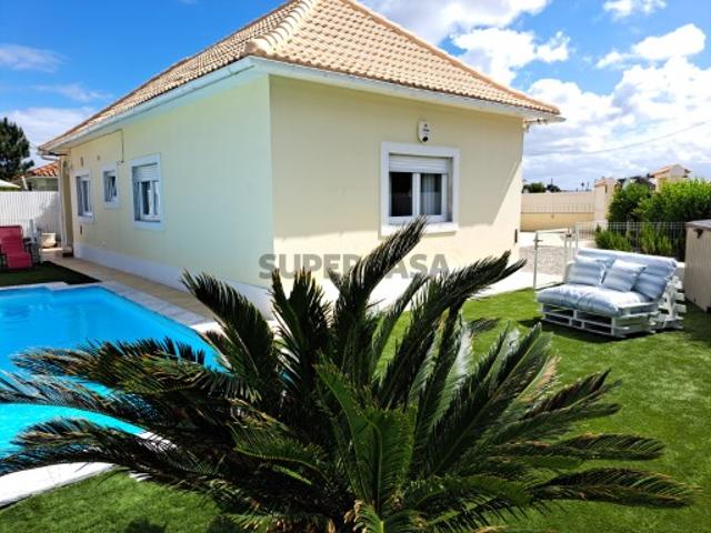 Moradia isolada térrea T3 Lote 438,5m2 situada em Fernão Ferro