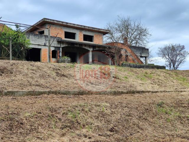 Moradia Isolada/ Terreno O. Azemeis