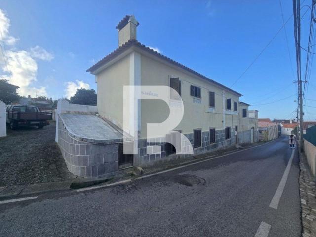 Moradia isolada, tipologia T4 com 2 pisos, com grande potenc. 80m² Agualva e mira sintra