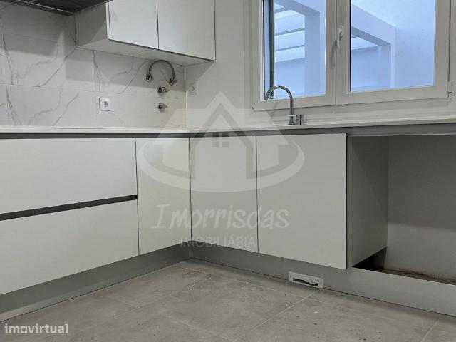 Moradia isolada, trrea, T4, em Ferno Ferro