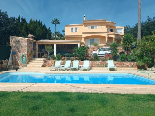 Moradia Isolada V3+1 com vista para a Serra, piscina e garagem para venda em Alte, Loulé