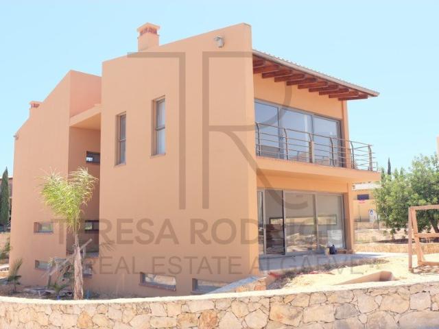 Moradia isolada V3+1 com jardim e piscina em Algoz 250m² Algoz e Tunes