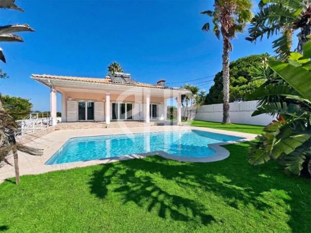 Moradia Isolada V3+2 com Piscina nas Sesimbra Caixas