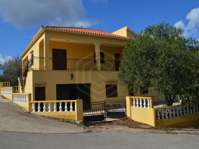 Moradia isolada V3 de 2 pisos, Alte, Algarve 228m² Alte